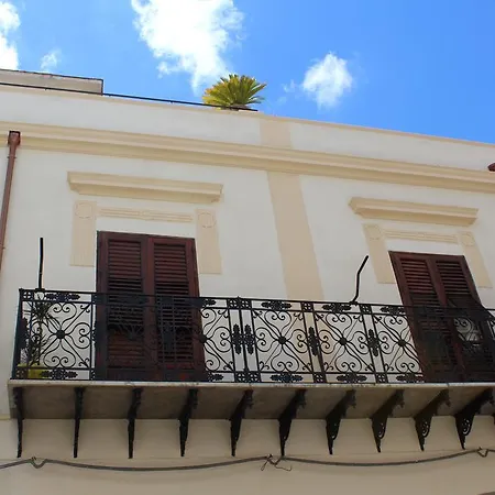 Palazzo Taormina Apartment Castellammare del Golfo Exterior photo